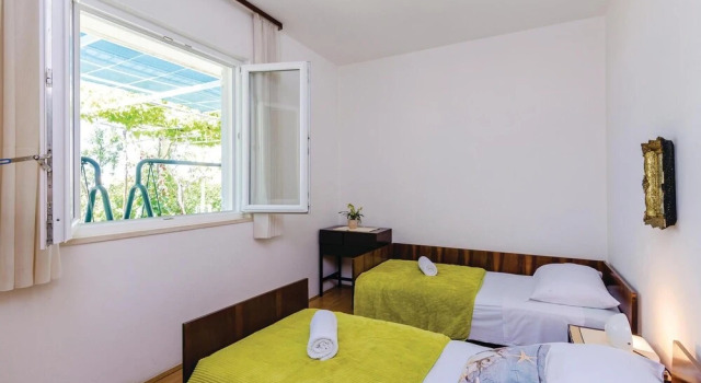 Awesome Home in Brsecine With Wifi and 3 Bedrooms