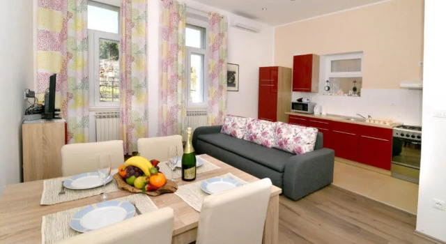 Modern Antique apartment's Villa Castropola 8, located in Center of Pula, Забронировать Апартаменты/квартира Апартаменты Пула, рядом с Pula Twin Gates, Апартаменты/квартира