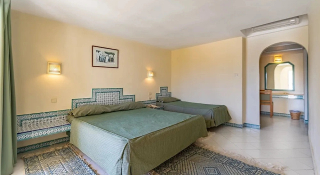 Трёхместный номер Standard с балконом Hotel Venice Beach- Families and Couples Only