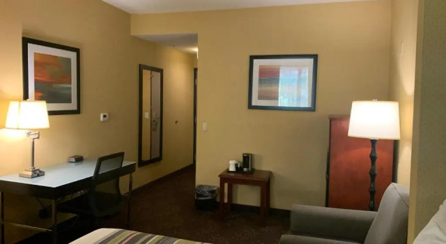 Четырёхместный номер Standard Country Inn & Suites by Radisson, San Jose International Airport, CA