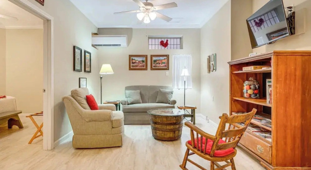 Walk to Main Street: Saluda Escape w/ Garden Patio, Book Lejlighed Saluda North Carolina