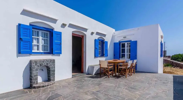 Spacious 2 Bedroom House with Fantastic Yard