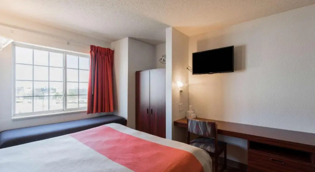 Четырёхместный номер Standard Motel 6-Olathe, KS