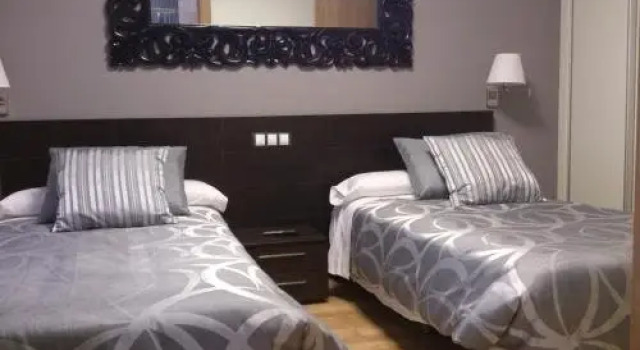 Hostal Restaurante La Muralla, Book Hotel Oña 