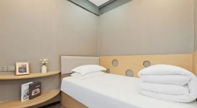 Двухместный люкс Deluxe Caihua Hotel (Hejing Plaza)