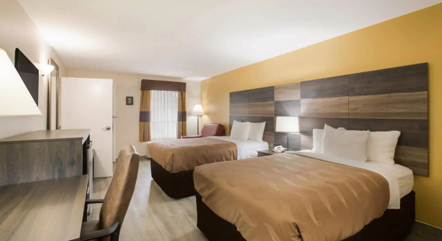 Четырёхместный номер Standard Quality Inn & Suites Greensboro near Lake Oconee
