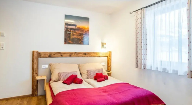 Chalet in Neukirchen Near Ski Arena Wildkogel, Забронировать Шале Нойкирхен-ам-Гросфенедигер 