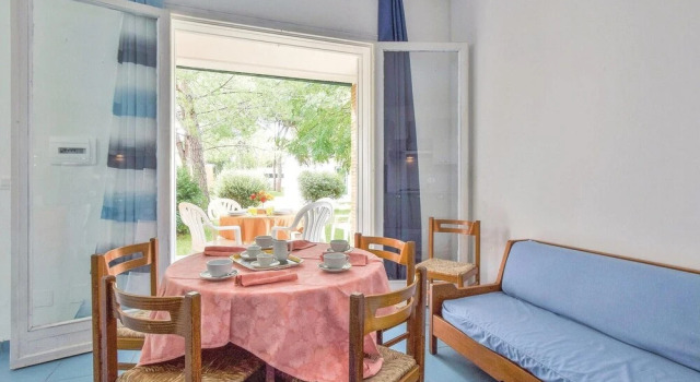 Beautiful Home in Baia Domizia S.aurunca With 2 Bedrooms and Outdoor Swimming Pool