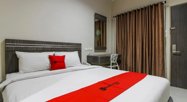 RedDoorz Plus Syariah @ Jalan Sriwijaya Medan, Rezerwuj Hotel Medan Sumatra