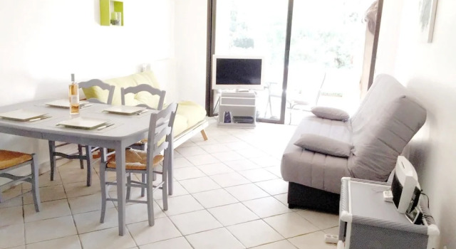Studio in Cannes, With Pool Access, Furnished Terrace and Wifi - 3 km