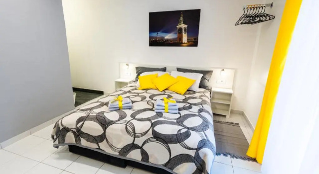 BLACK & YELLOW Centrally located studio, Забронировать Отель Нови-Сад Воеводина