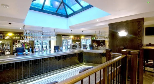 The Bath Arms Wetherspoon, Забронировать Отель Отели в центре Уорминстер с завтраком, отели в центре Уорминстер с завтраком