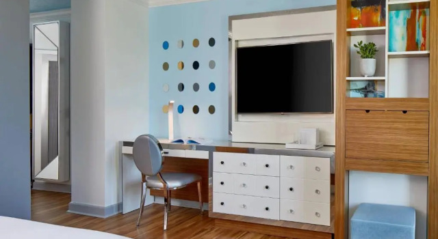 Номер Deluxe Renaissance Charlotte SouthPark Hotel