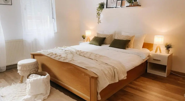Cozy 2-Bedroom Boho-Themed Home, Rezerwuj Apartament Caransebes 