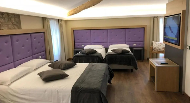 Четырёхместный номер Standard Hotel Corona