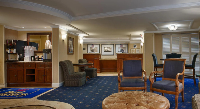 Best Western Rosslyn Iwo Jima, Забронировать Отель Отели Арлингтон с бассейном, рядом с Women in Military Service for America Memorial, Бассейн