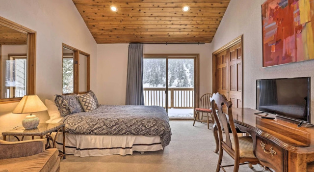 Luxe Vail Valley Retreat w/ Hot Tub!