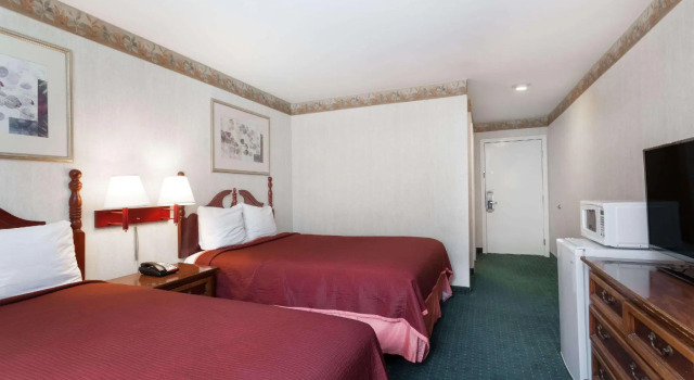 Четырёхместный номер Standard Travelodge by Wyndham Great Barrington Berkshires