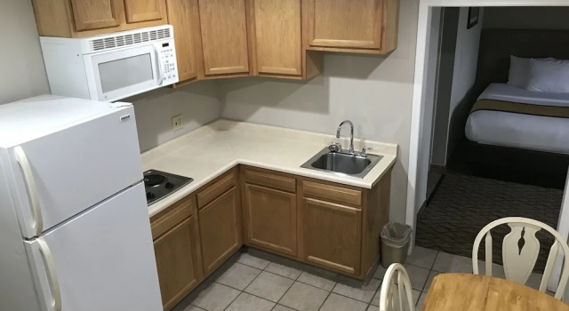 Четырёхместный люкс Economy Baymont by Wyndham Grand Rapids Airport