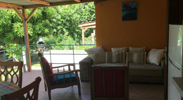 T2 avec piscine pour 2 à 4 personnes