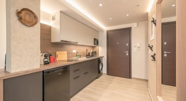 Апартаменты Marina Zeas Comfy Apartment