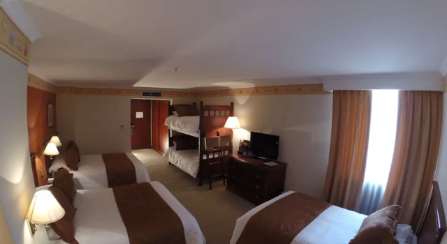 Трёхместный номер Superior Hotel Emperador