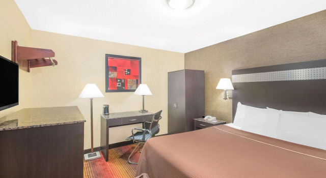 Howard Johnson by Wyndham North Bergen
