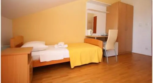 Guest House Lav, Забронировать Гостевой дом Гостевые дома Примоштен, рядом с Пляж Сент Джордж, Гостевой дом