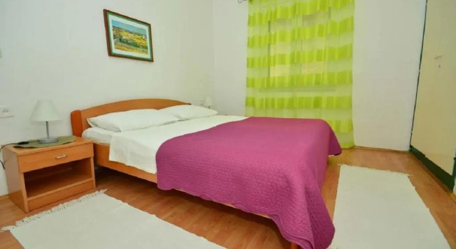 Apartments Cvita - 150m from beach, Prenota Appartamento Bol 