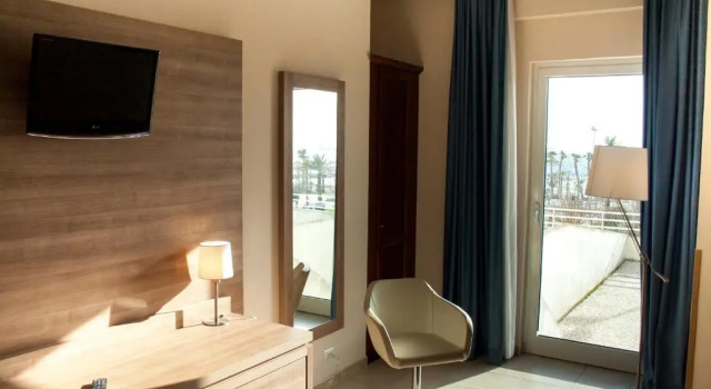 Трёхместный номер Standard Hotel Mediterraneo