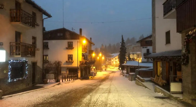 Апартаменты Clotes apartment, 50m from slopes - sleeps 8, 2 bath - Sauze Holiday