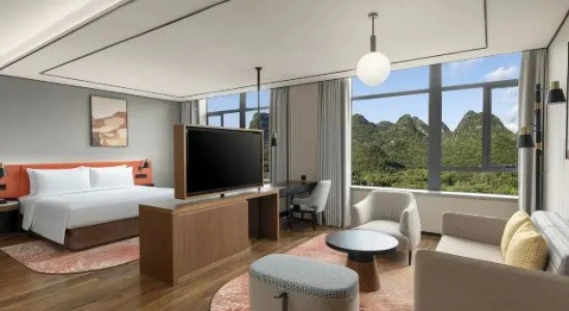 Люкс Hilton Garden Inn Xingyi Wanfenglin