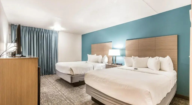 Четырёхместный номер Standard EverSpring Inn and Suites