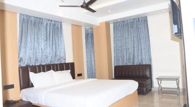 Номер Deluxe Fern Inn Hotel