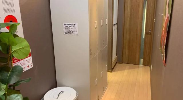 Кровать в общем номере (мужской номер) Maru House - Hostel