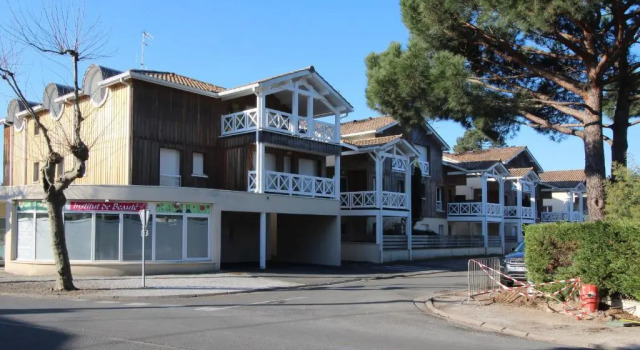 Appartement 2 chambres Bassin d'Arcachon proche de la plage, Забронировать Апартаменты/квартира Отели Бассен-д'Аркашон с парковкой, Парковка