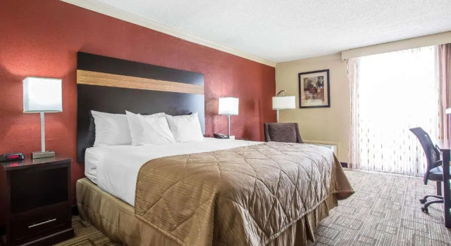 Номер Standard Clarion Hotel Fort Mill Near Amusement Park