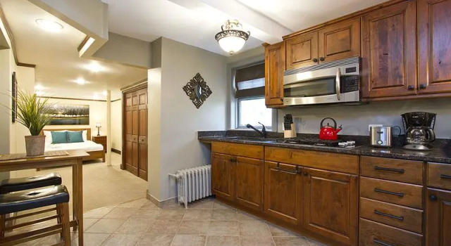 Architectural 1BR in Lincoln Park by Sonder, Забронировать Отель Отели Иллинойс 3 звезды, 3*