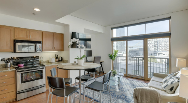 Modern, Upgraded Apartment - fast wifi and parking!, Забронировать Апартаменты/квартира Апартаменты Портленда, рядом с Glazed Terra-Cotta National Historic District, Апартаменты/квартира