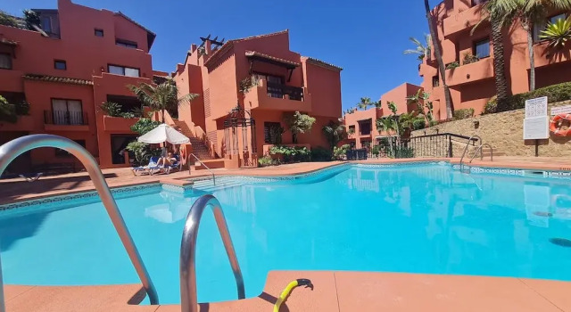 Апартаменты Luxury 2-bed Apartment Elviria - Pool, Sauna & gym