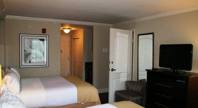 Четырёхместный номер Standard Holiday Inn Macon North by IHG