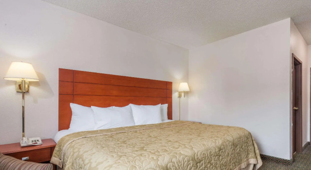 Двухместный номер Standard Super 8 by Wyndham St Charles