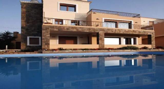 Caneva Luxury Villa, Забронировать Вилла Отели Камисиана с бассейном, Бассейн