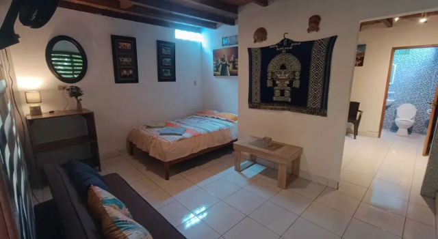 Кровать в общем номере Casa Shangri La