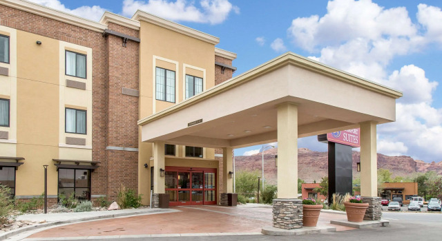 Comfort Suites Moab near Arches National Park, Забронировать Отель Отели Моав с бассейном, рядом с Дорога "Харрей Пасс", Бассейн
