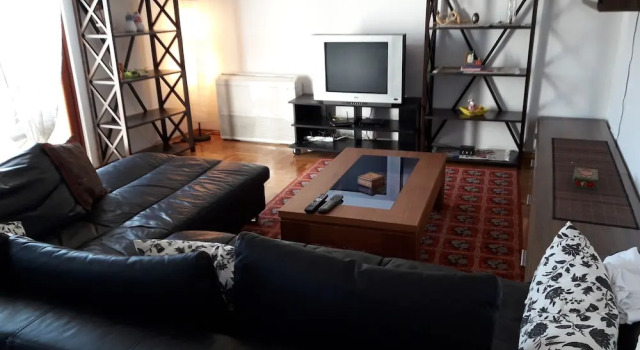 Apartment Lana Podgorica, Book Apartment Hotels in Podgorica County with Parking, Parking