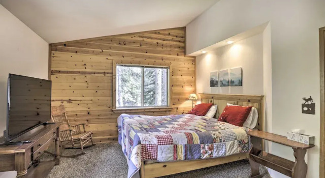 Game Room: Mountain Chalet 5 Mi to Donner Lake