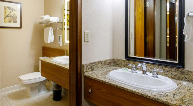 Четырёхместный номер Standard Maverick Hotel and Casino by Red Lion Hotels
