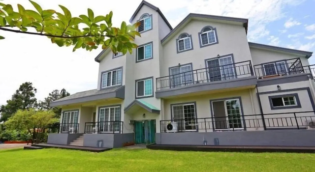 Munmoon House, Забронировать Отель Отели Согвипхо с парковкой, рядом с Реабилитационная клиника «Зоунс» в Чеджу, Парковка