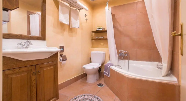 Люкс с видом на горы Country Club Hotel & Suites
